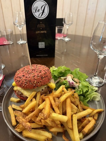 Une ambiance cosy, chic et typique dans un restaurant brasserie près de Bordeaux